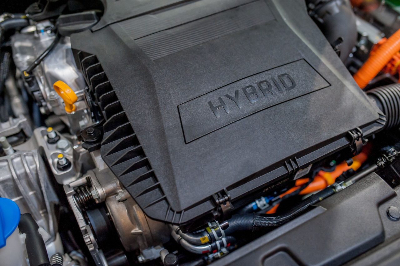 Hybrid Vehicle Maintenance - Blog HybriD Vehicle Maintenance What You NeeD To Know 1280x852